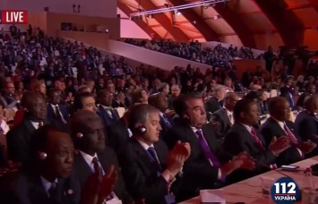 Мировые лидеры приветствовали достигнутое в Париже соглашение по климату
