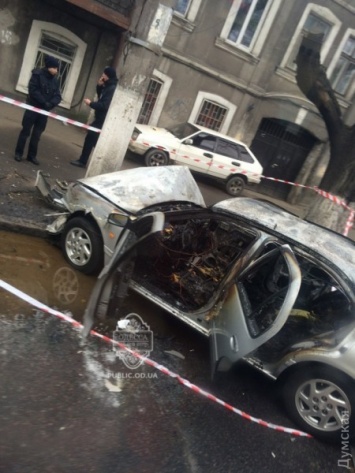 В Одессе в сгоревшем автомобиле обнаружили огнестрельное оружие