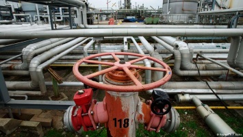 СМИ: "Газпром" получит доли в двух НПЗ австрийской OMV