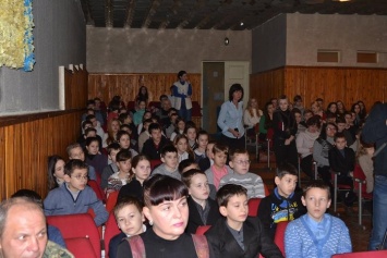 Волонтеры миссии «Черный тюльпан» передали экспонаты для школьных музеев (фото)
