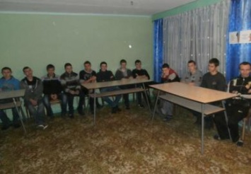 На Днепропетровщине студентов техникума учили «работать» со взрывоопасными предметами