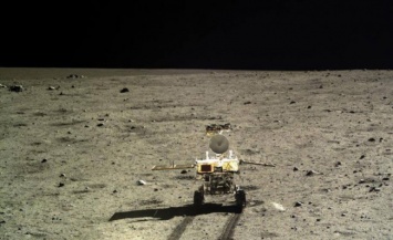 Китайский луноход доказал разнообразие химического состава камней на Луне
