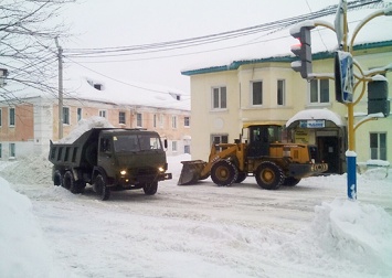 Кемеровские военные КамАЗы успешно воюют со снегом