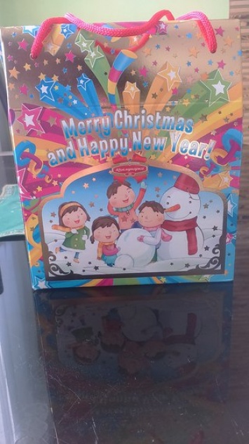 Луганчане показали новогодние подарки для детей (ФОТО)