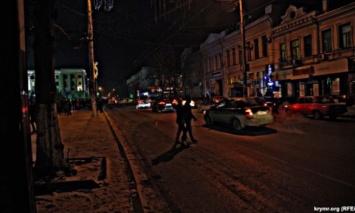 В новогоднюю ночь в Симферополе на центральную площадь пускали после обыска