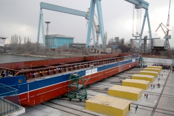В Николаеве состоялся спуск на воду третьего из серии несамоходного судов проекта NBL-91