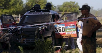На ралли Дакар-2016 автомобиль команды из Китая въехал в зрителей
