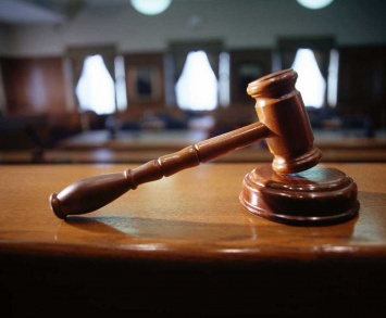 Суд опроверг информацию о снятии обвинений с судьи, угрожавшего убить сотрудника ГАИ