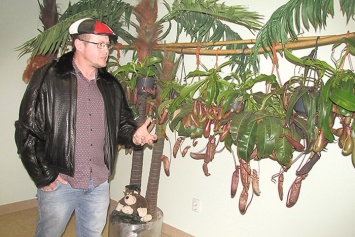 Семья из Кривого Рога собрала в своей квартире более 150 видов экзотических растений и животных (фото)