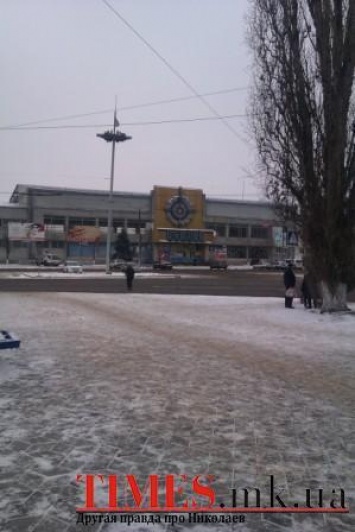 Николаевские дорожные службы продолжают работу по городу (ФОТО)