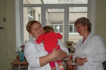 Помощь для детей из зоны АТО: для малышей из Луганского дома малютки волонтеры из Кременчуга передали подарки (фото)