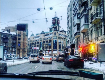 Загруженность дорог Киева составляет 2 балла, днем ожидается дождь