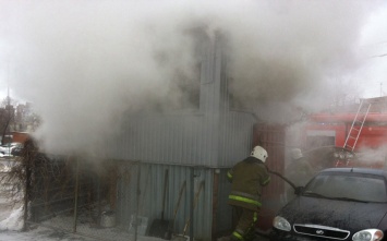 В Полтаве горело здание охраны автомобильной стоянки