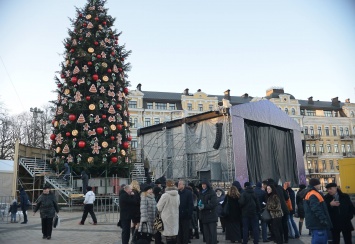 В Киеве проходит церемония закрытия главной новогодней елки страны