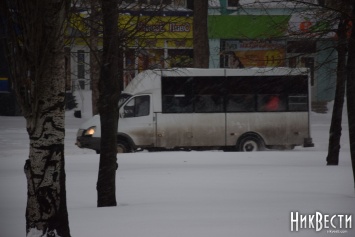 Николаев замело гораздо сильнее, чем в прошлом году - снег продолжается