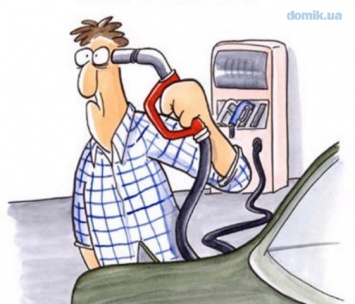 Зачем Кабмин хочет снизить цены на бензин, - эксперты