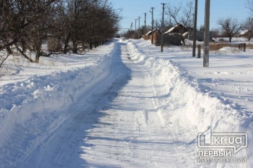 «Свидетели событий»: Криворожане «скинулись» на трактор, чтобы расчистить свою улицу от снега