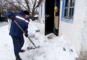 В Вольногорске пенсионерку «откопали» из занесенного снегом дома
