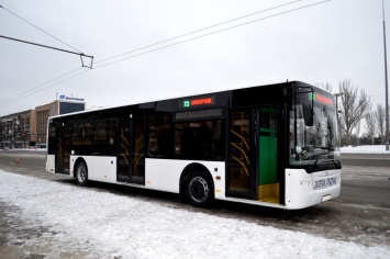 ФОТО: в Запорожье презентовали автобус большой вместимости