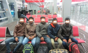 В "Борисполе" пограничники задержали пятерых граждан Индии с фальшивыми паспортами моряков