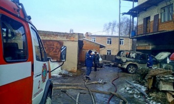 В Тернопольской обл. в результате пожара в гаражном кооперативе пострадали 2 человека