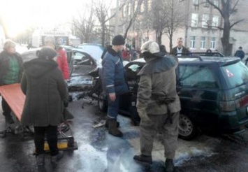 В Днепродзержинске столкнулись «Лада» и «Chevrolet»: спасателям пришлось деблокировать пострадавших