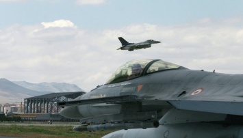В ВВС Турции объявили повышенный уровень тревоги после инцидента с российским самолетом, – источник