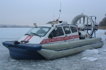 Сезон дрейфующих на льдинах рыбаков: на Каховском водохранилище спасли больше 30 человек