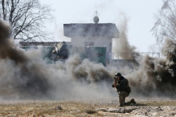 Боевики с начала суток 20 раз обстреляли позиции сил АТО, - пресс-центр