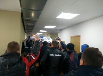 В Киеве недовольные работой патрульных полицейских пикетировали МВД