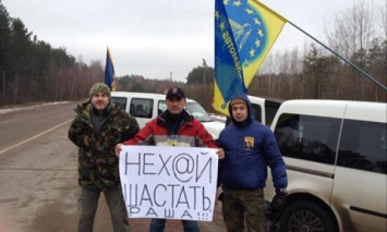 В Житомирской обл. активисты заблокировали российские фуры, следующие из Белоруссии