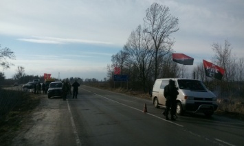 В Ровенской обл. трассу к границе Белоруссии для российских фур заблокировали активисты УНСО