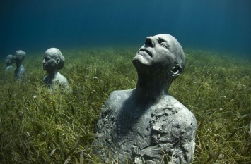 Искусство под водой: в Испании появился странный музей скульптур