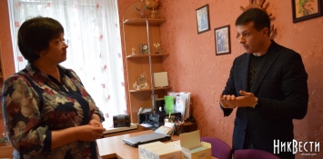 Депутат Горбуров привез ватно-марлевые повязки в школу и детские сады