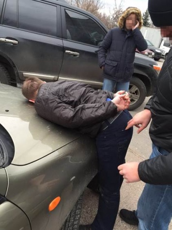 СБУ задержала на взятке двух инспекторов Обуховского отдела полиции