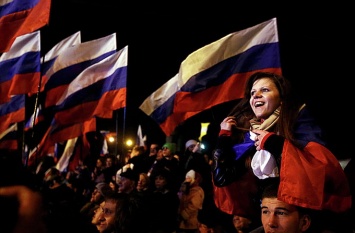 Беглая журналистка: Во время Русской весны радость на улицах Симферополь выражали "переодетые российские военные"