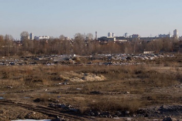 Возле Днепровской водопроводной станции неизвестные устроили свалку токсичных отходов