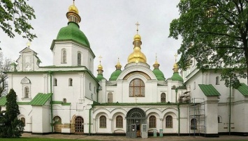 Кириленко разрешил богослужения в трапезной церкви Софии