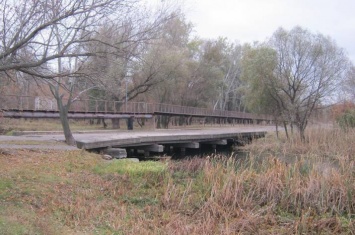 Власти на Луганщине приступили к восстановлению моста (фото)