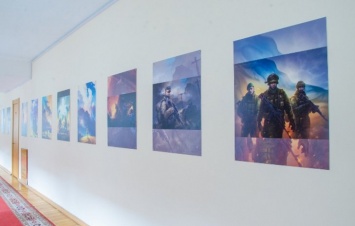 В Днепропетровске открылась фотовыставка об украинских героях (Фото)