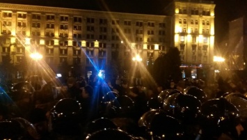 На Майдане неизвестные пытались установить палатки, пошли к ВР и Кабмину