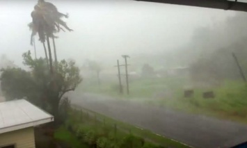 Мощнейший тропический циклон обрушился на Фиджи, есть жертвы