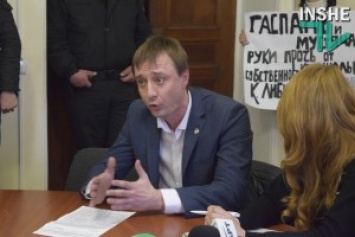Николаевские «оппозиционеры» не хотят сдавать коммунальные помещения «Укрпочте» за 1 гривну в год, пока предприятие не предоставит план по их ремонту