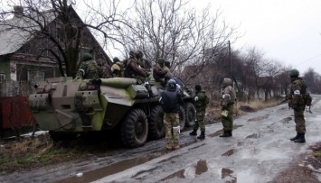 Военные РФ вывозят грузовиками металлолом из Донбасса