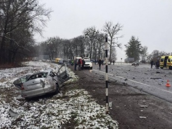 Во Львовской области столкнулись маршрутка и легковое авто, есть жертвы