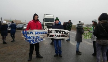 В Одесской области активисты перекрыли международную трассу: требуют закрыть химзавод