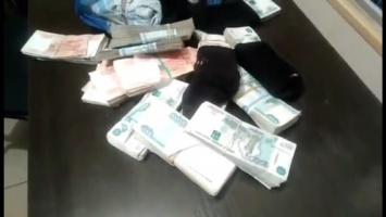 Появились новые детали задержания женщины на КПП "Новотроицкое", у которой нашли почти три млн рублей