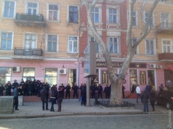 В Одессе патриотические организации пикетировали отделения "Сбербанка России" (фото)