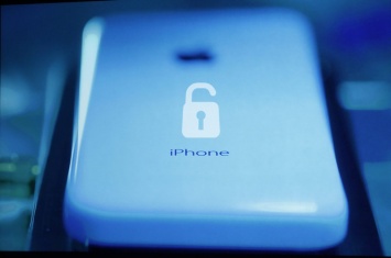 Apple сравнила последствия от взлома iPhone с антиутопией Оруэлла