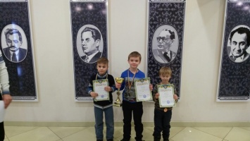 В Кривом Роге почти месяц выбирали сильнейших шахматистов среди детей (фото)